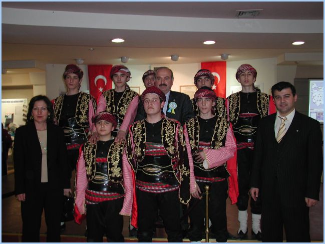 Devlet Meteoroloji leri Genel Mdr Sayn Adnan nal<br>Anadolu Meteoroloji Meslek Lisesi Folklor Ekibi le Hatra Fotoraf ektirdi